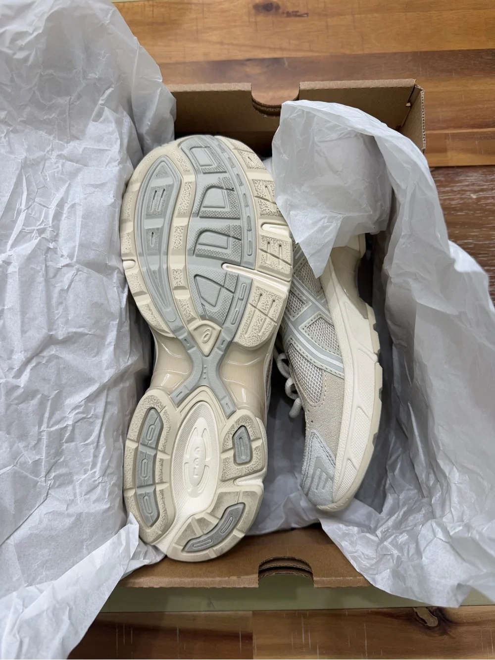 Asics Gel Sneakers in Vanilla/White/Sage